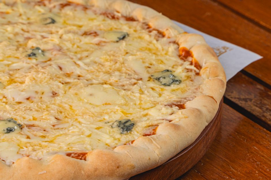 Quattro Formaggi – Forró Szelet Pizzéria