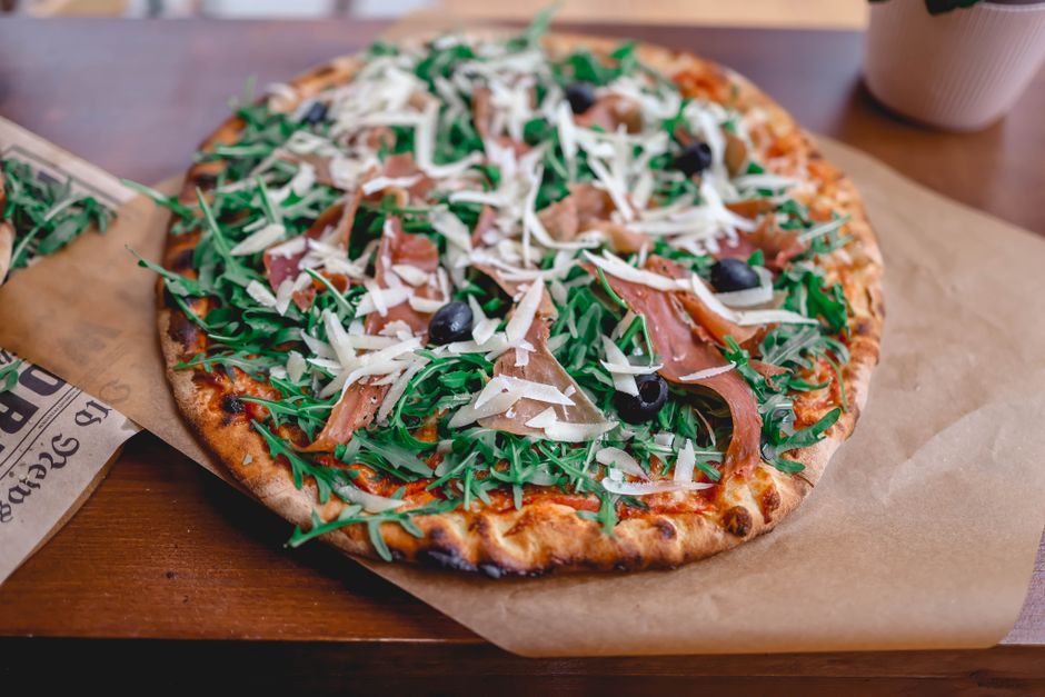 Prosciutto e Rucola – Forró Szelet Pizzéria